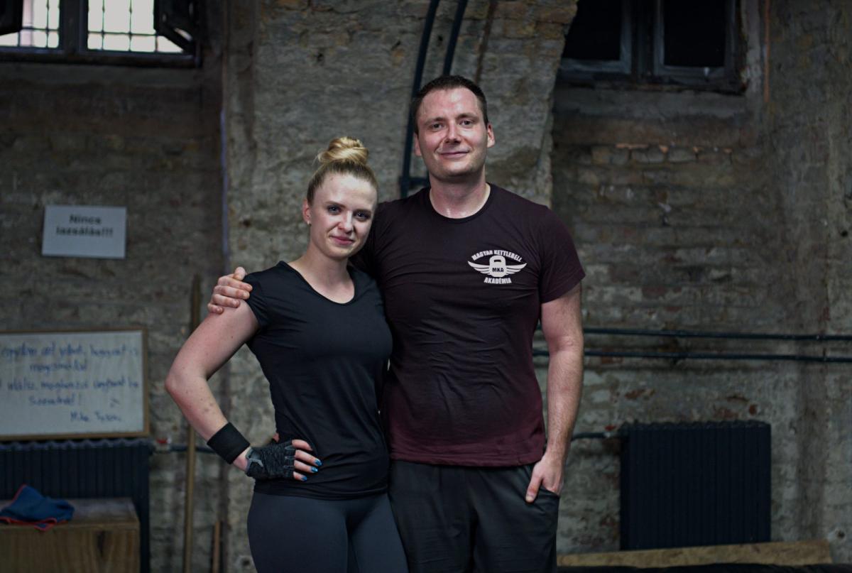 Norbi és Adri kettlebell edzésen a Magyar Kettlebell Akadémián
